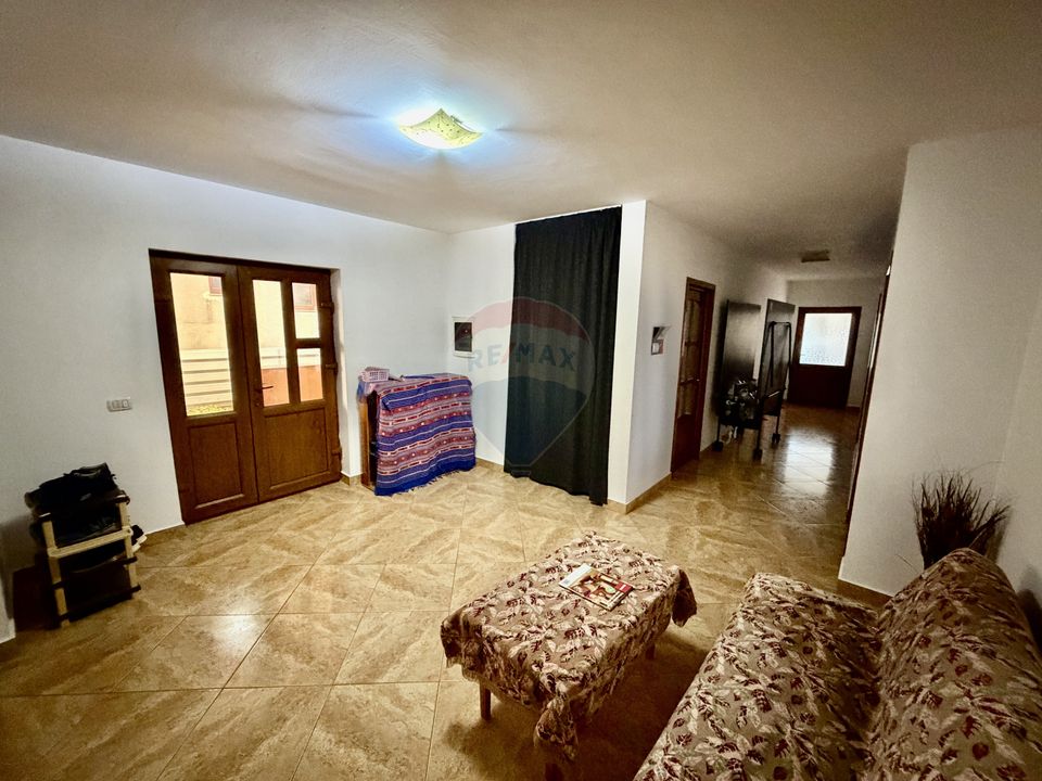 Casă / Vilă cu 4 camere Vanatori