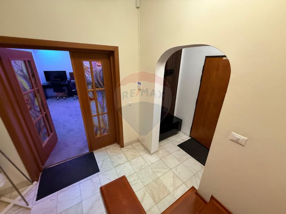 De inchiriat Casă / Vilă 7 camere + curte zona Vatra Luminoasa