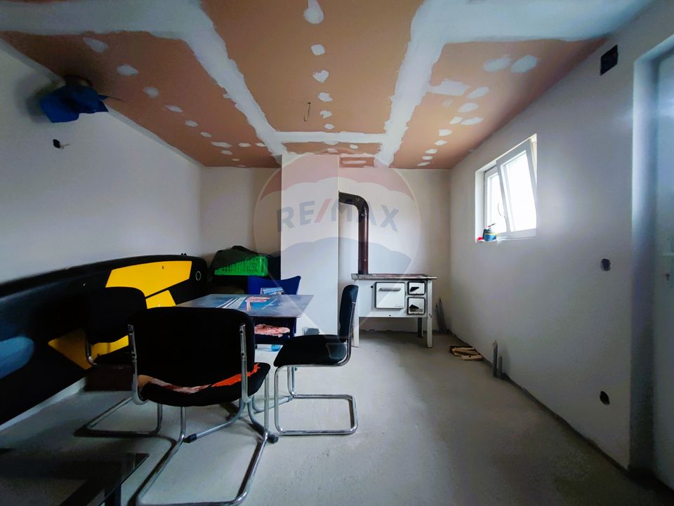 Casă / Vilă cu 3 camere de vânzare în zona Sud