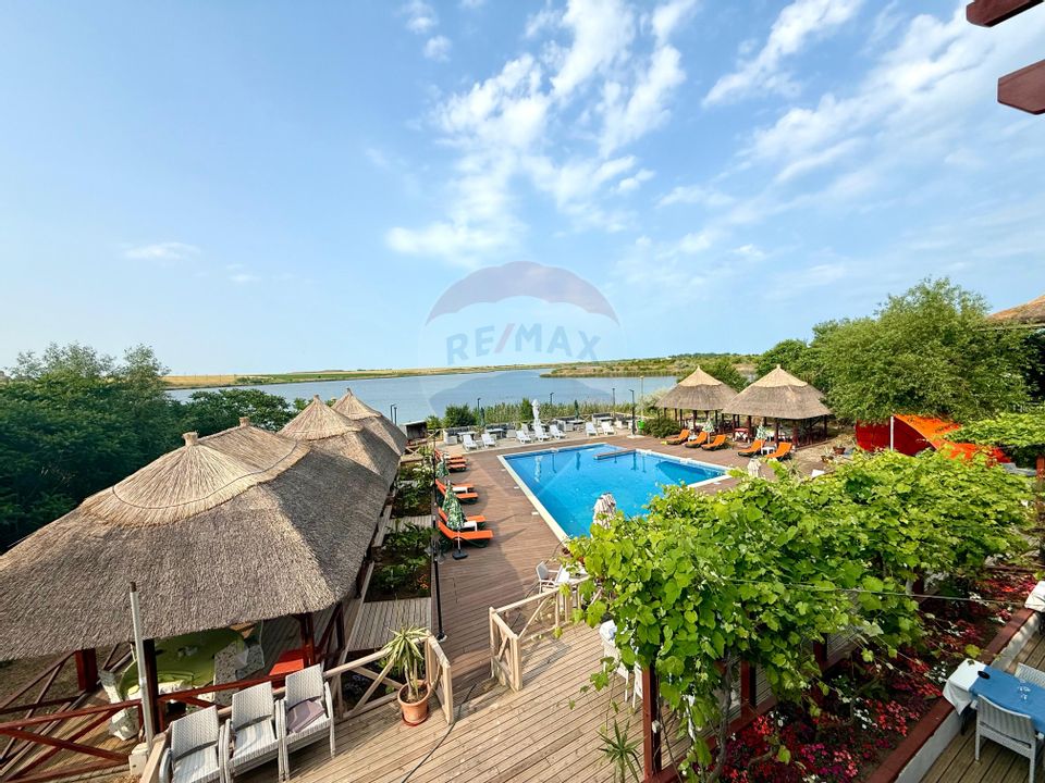 Hotel - Pensiune cu 14 duplexuri  de vânzare  CASA CU STUF Olimp