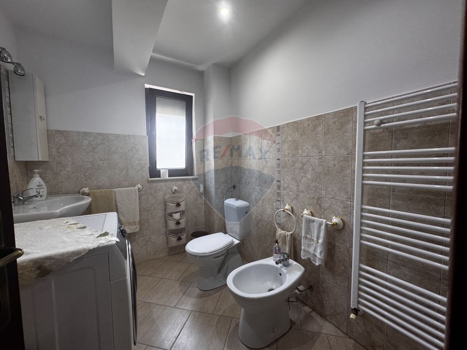 Casă +teren de vanzare in Bacau,  poziție excelentă la E85