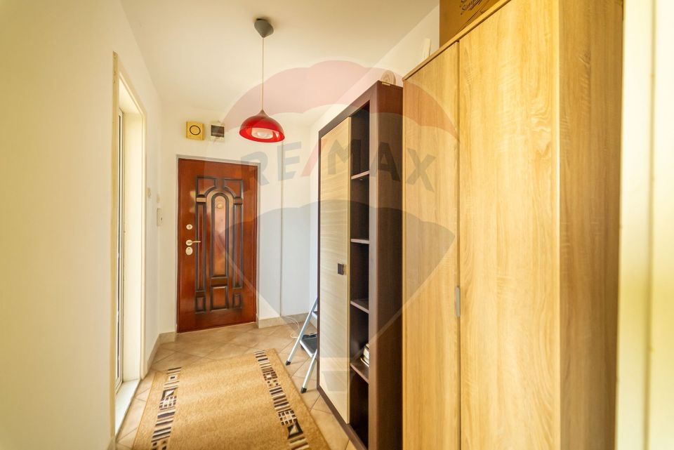 Apartament cu 3 camere de închiriat în zona centrala