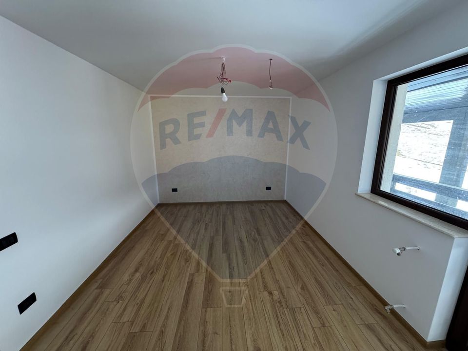 8 room House / Villa for sale, Darmanesti area