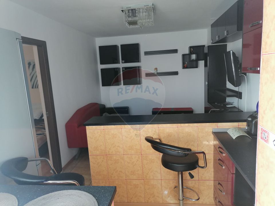 Apartament cu 3 camere de închiriat în zona Milcov