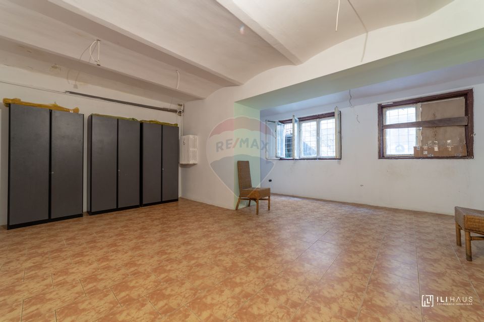 211sq.m Commercial Space for rent, Ultracentral area