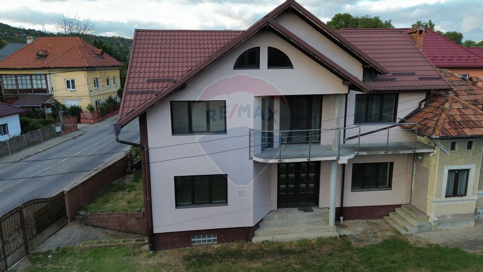 Casă de vânzare în Câmpulung la preț de apartament.