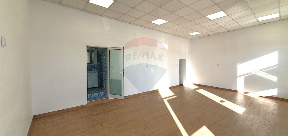 Spațiu comercial 75 mp  Piata Catedralei. Vitrină si acces din stradă