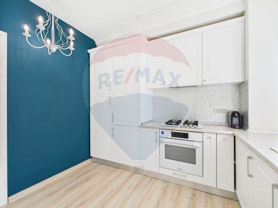 De vanzare | LUX |  Navodari | 3 camere | 300m plaja |