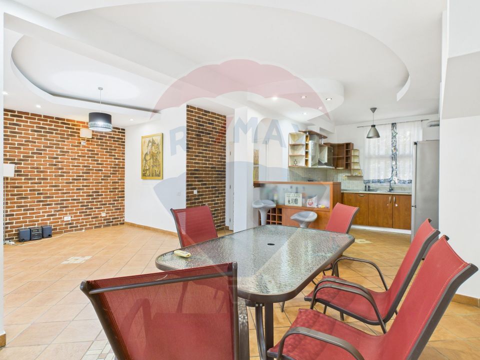 De vanzare | Vila in Paradisul Verde cu gradina si padure proprie |