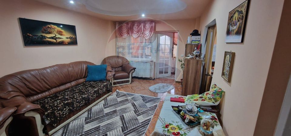Apartament 3 camere parter cu intrare separata, Buhusi/Bacau