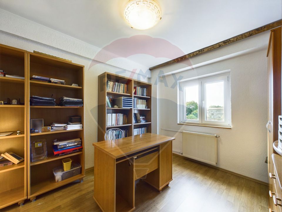 4-room apartment for sale with its own central heating in Vitan area