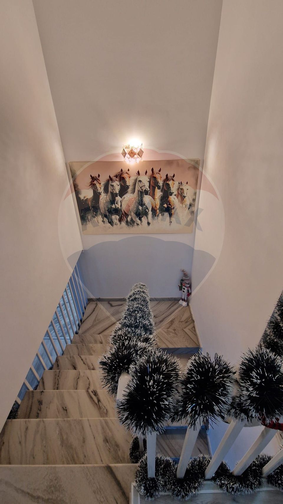 Casă / Vilă cu 5 camere - la 2 minute de Complex Cosmopolis