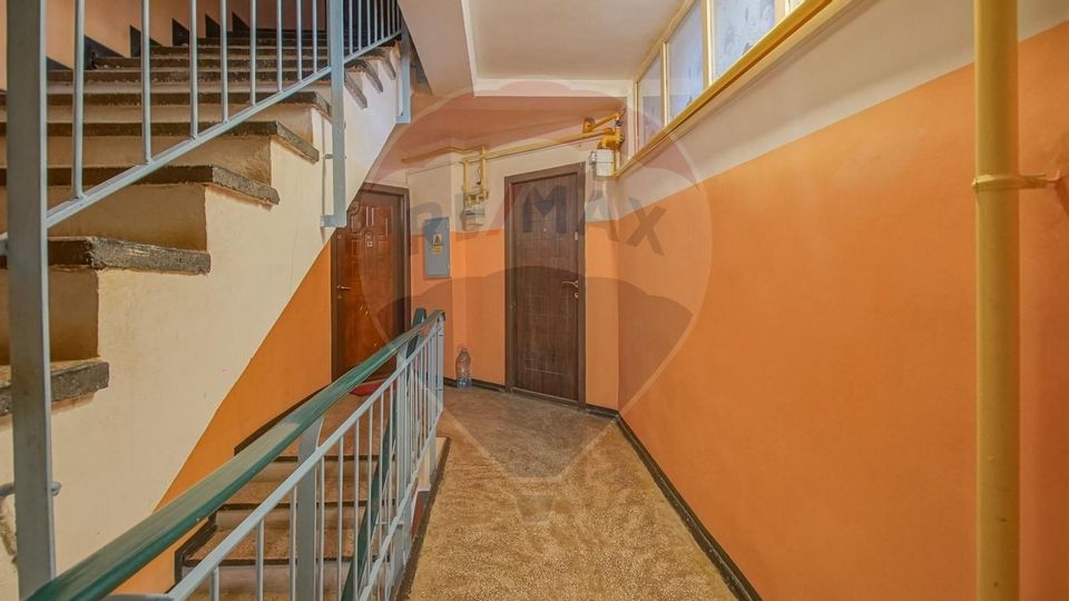 Apartament cu 2 camere de vanzare de renovat,  Bartolomeu