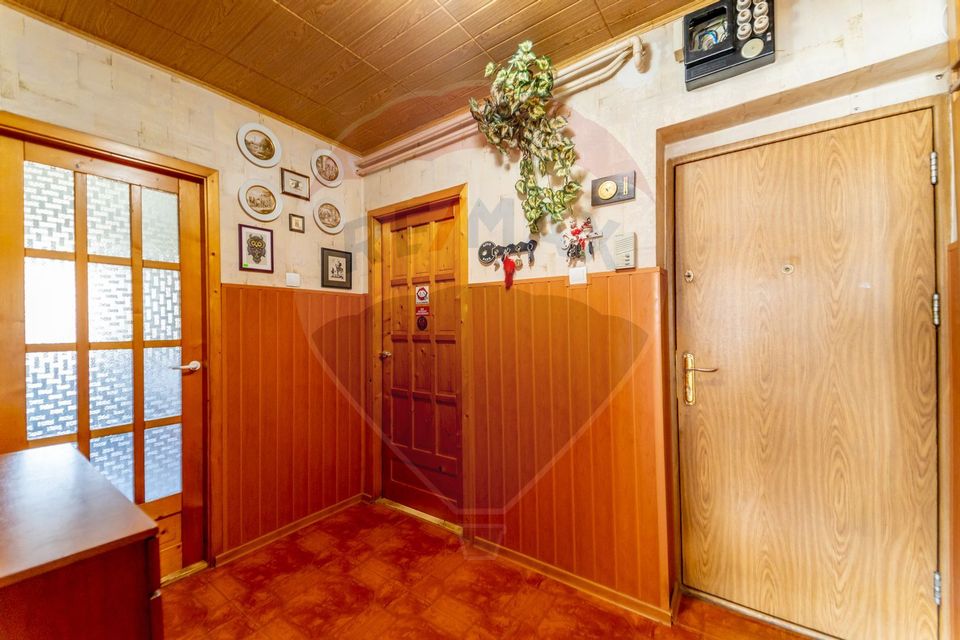 Apartament cu 3 camere in zona Grădiște