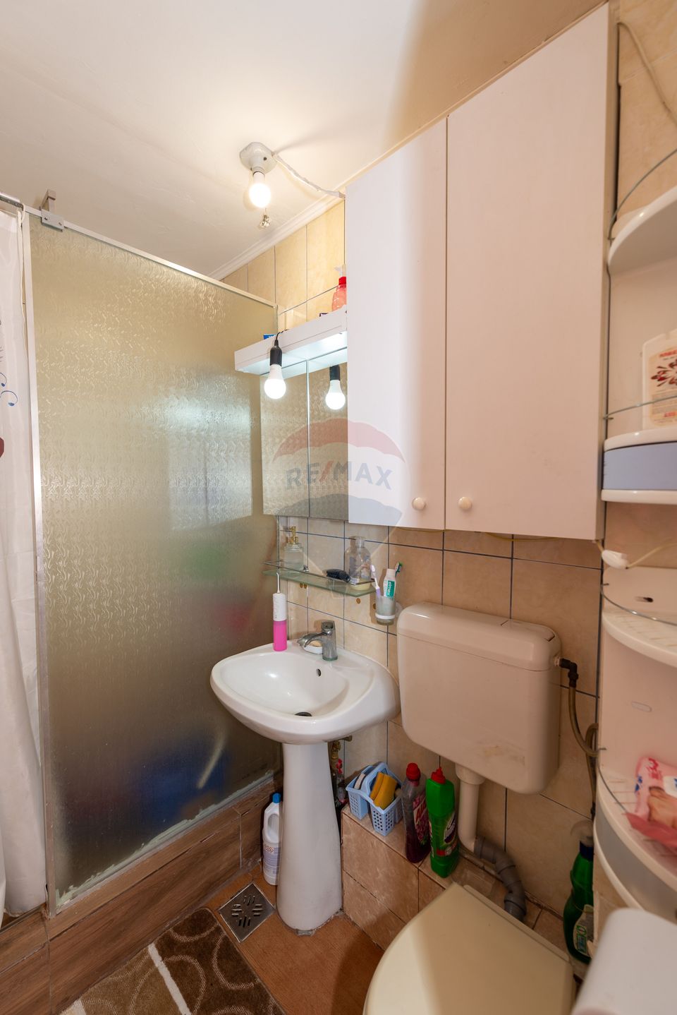 Apartament cu 2 camere de vanzare  Piata Resita , 38mp