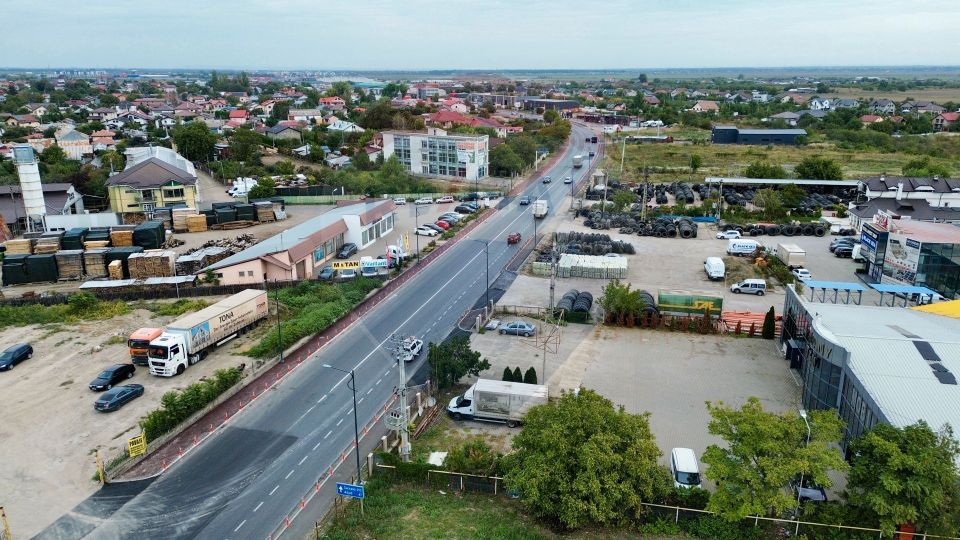 1,400sq.m Commercial Space for rent, Est area