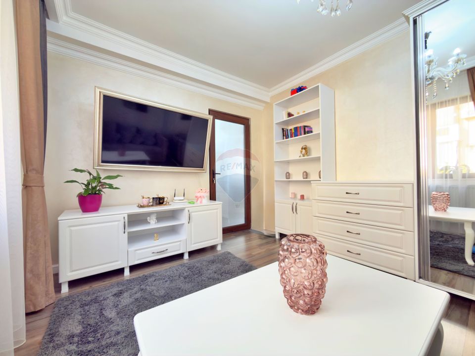 Apartament modern de vânzare, etaj 1, balcon închis, parcare privată