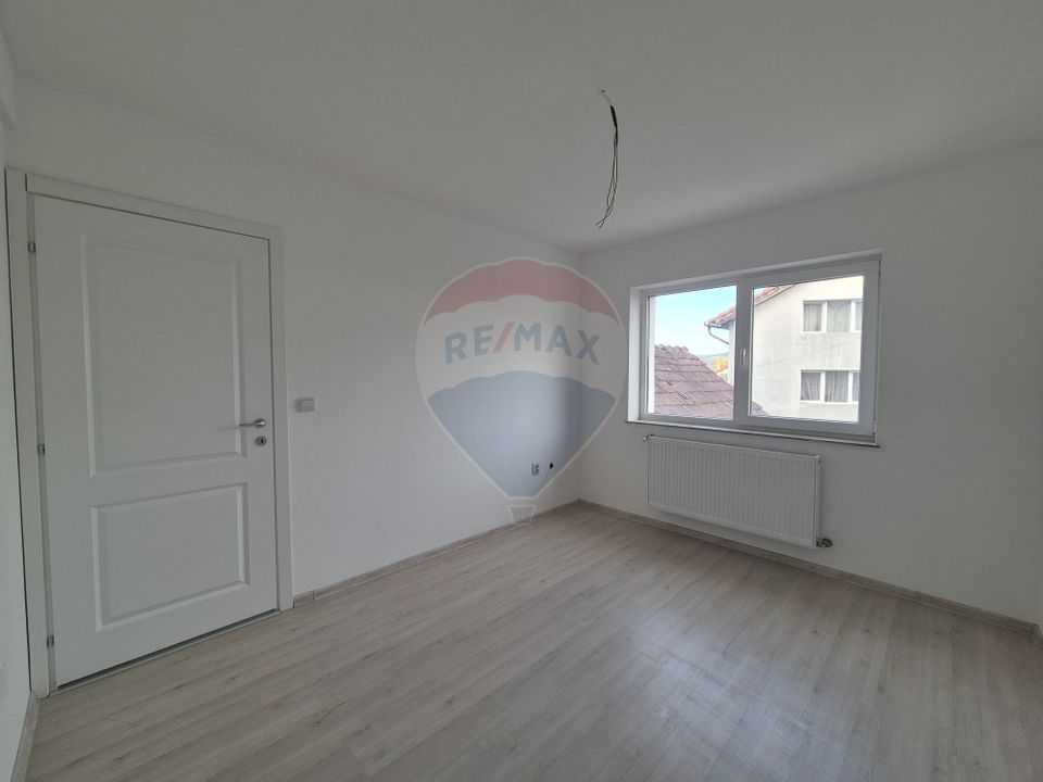 Apartament 3 camere decomandat parter