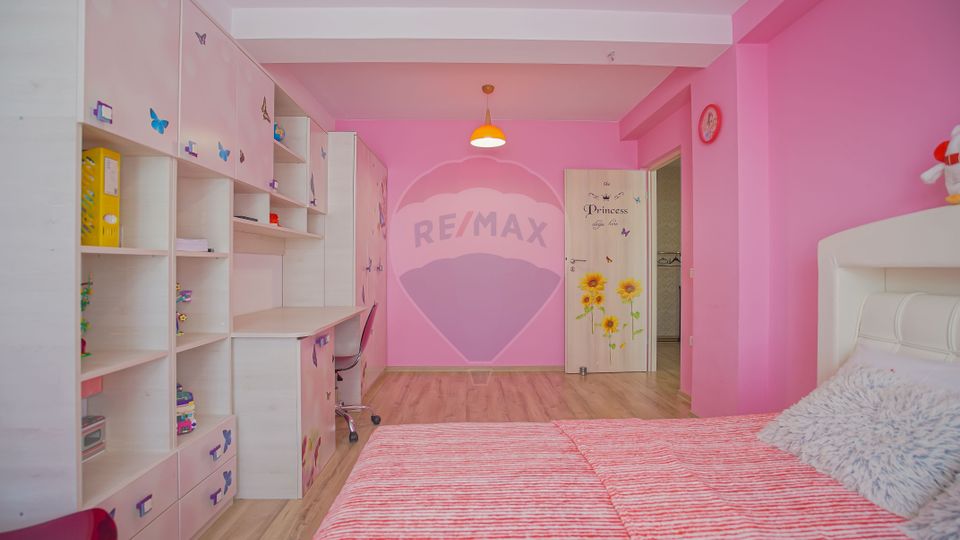 REZERVAT! Penthouse cochet, 3 camere, terasă mare, langă aeroport