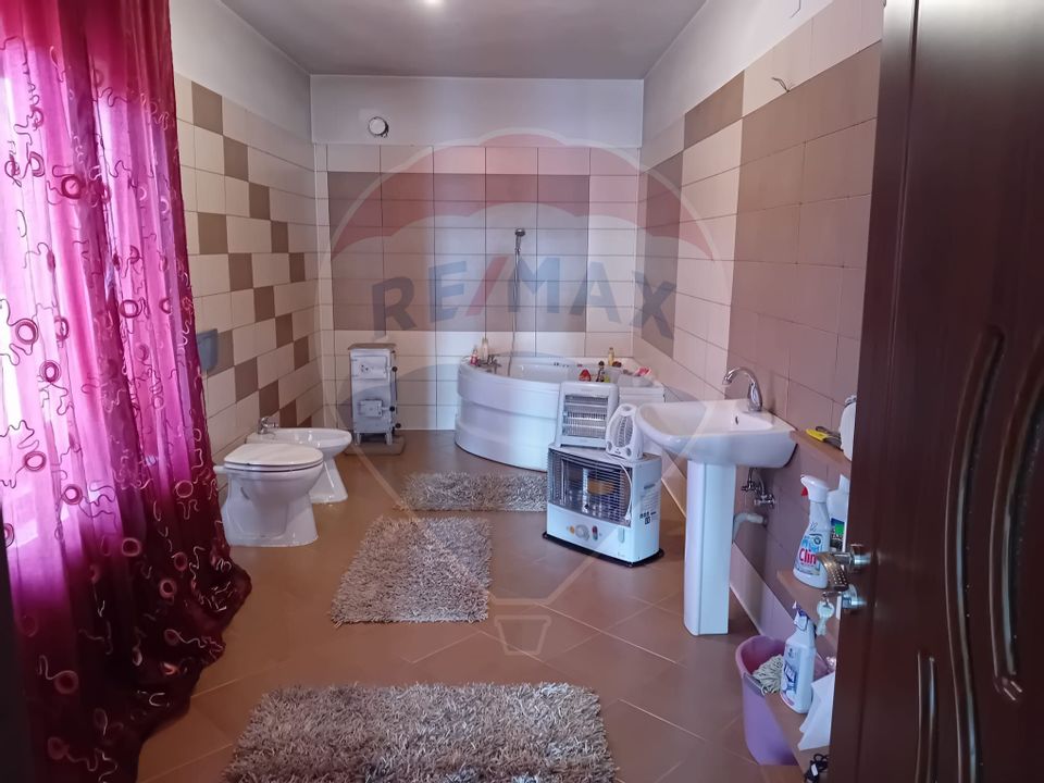 5 room House / Villa for sale