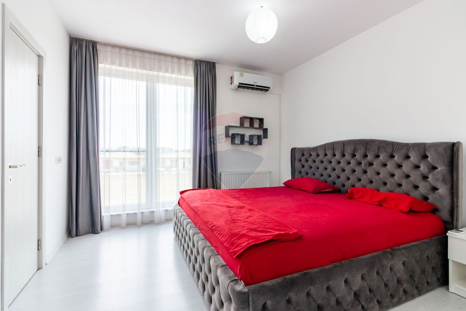 For sale House / Villa with 4 rooms in Tunari