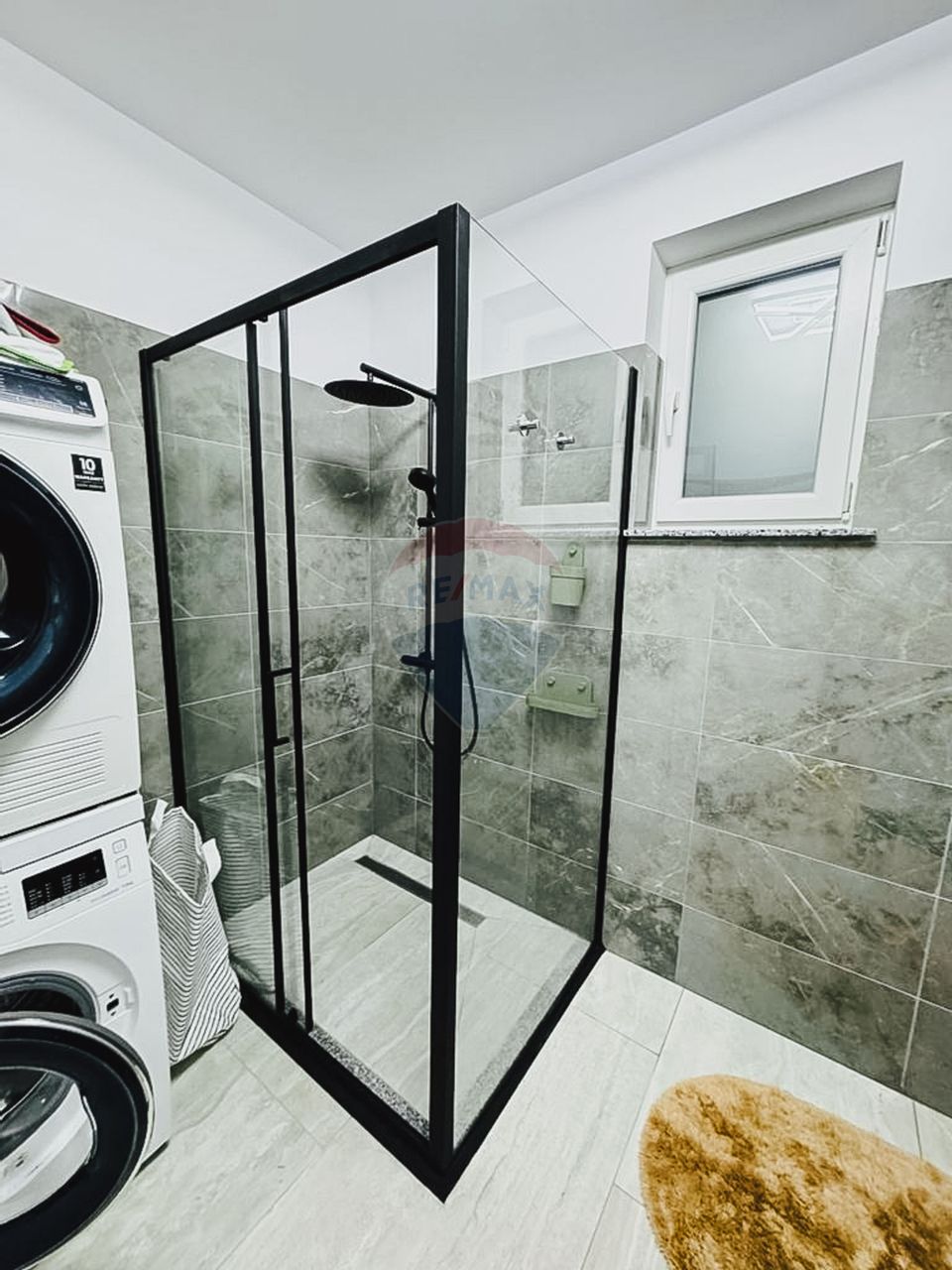 Apartament cu 3 camere de vânzare în zona Central