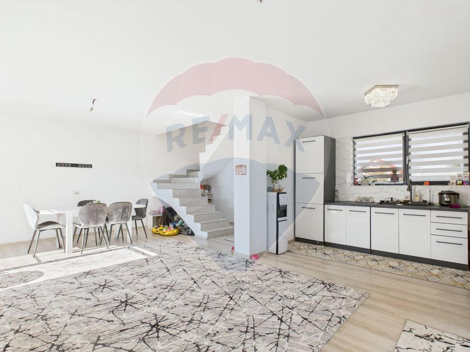 Duplex 85 mp utili, curte 200 mp – vedere la lac și pădure