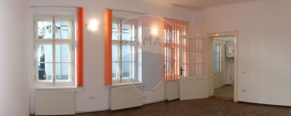 Office space on Mitropoliei Street