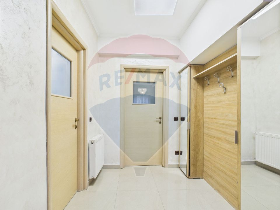 Apartament spatios 4 camere | 122 mp | Damaroaia