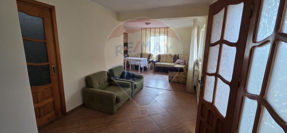 Casă / Vilă cu 5 camere de vânzare în zona Obor