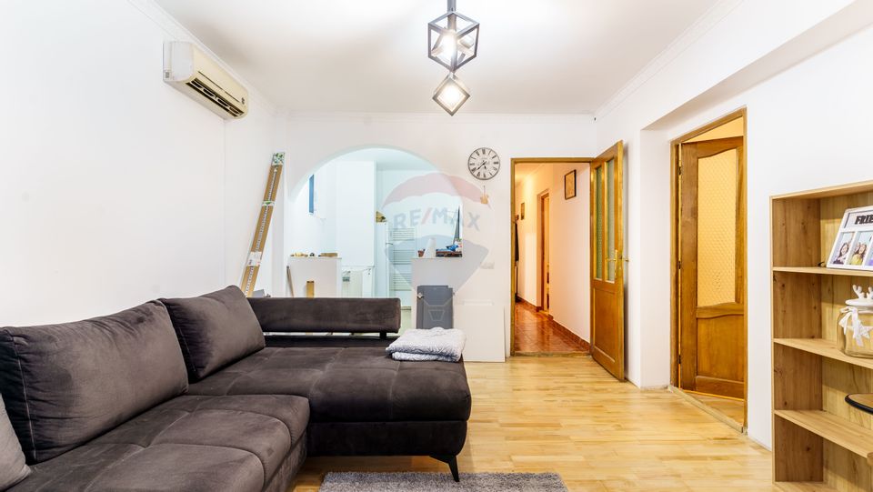 Casa individuala, 6 dormitoare, comision 0%, Intre Lacuri