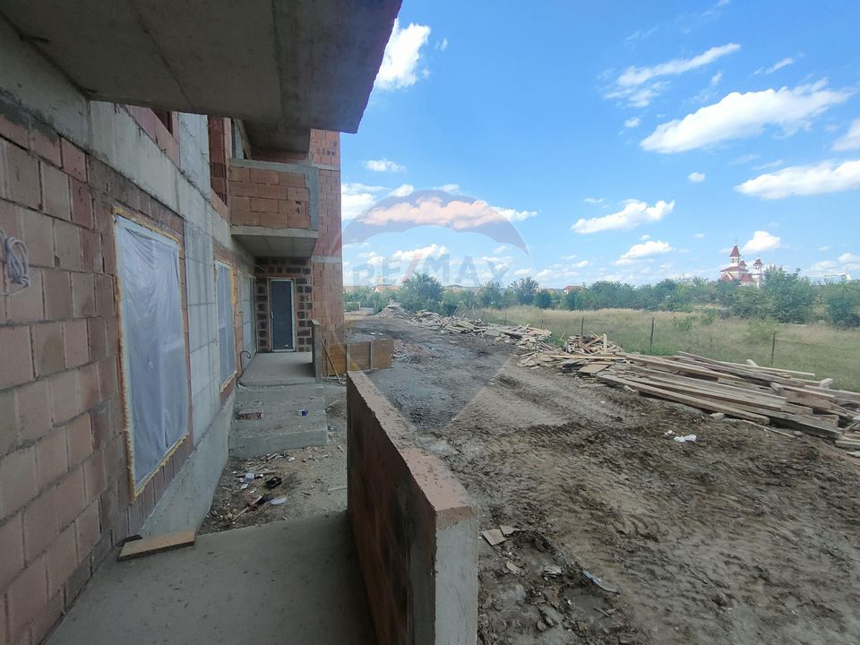 Apartament de vanzare cu gradina