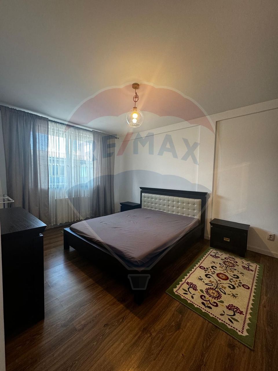 Vând apartament cu 2 camere, zona Florești