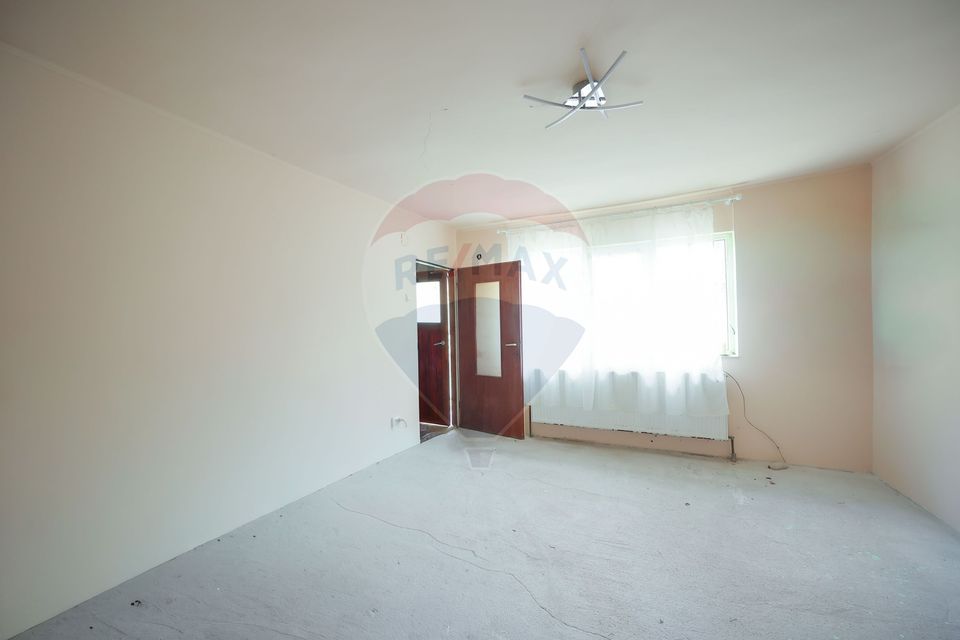 De vânzare casă și teren 1.425 mp - Podgoria