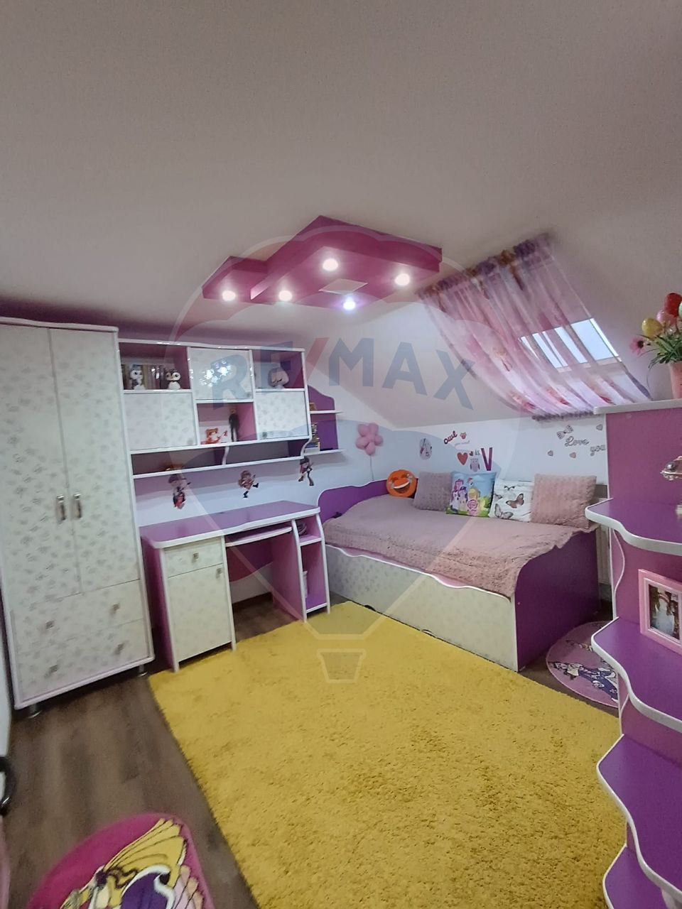 Apartament cu 4 camere de vânzare
