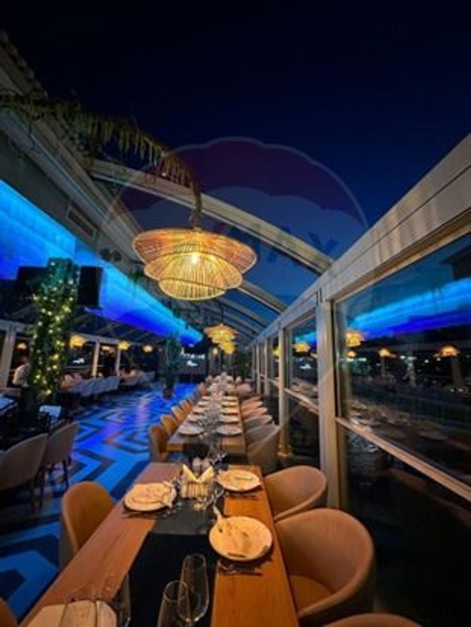 De vanzare Restaurant exclusivist pe apa - afacere la cheie