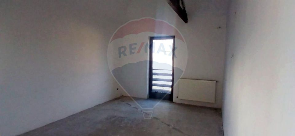 Casa cu 4 camere de vanzare in Crevedia acces privat
