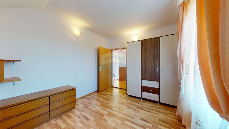 Casă individuală de vânzare | P+E+M | Central | Cristian