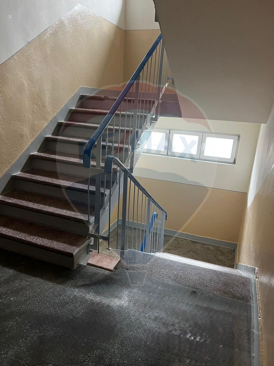 Vand garsoniera zona Vlaicu etajul 3