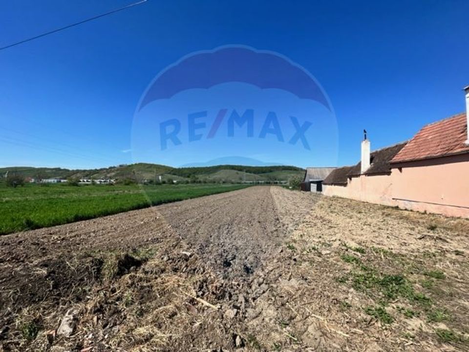 Land 1,600sqm Cristian / None