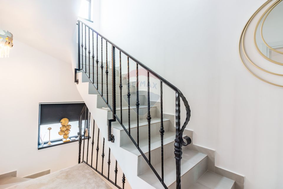 Casă / Vilă cu 4 camere de vânzare în Popesti Leordeni