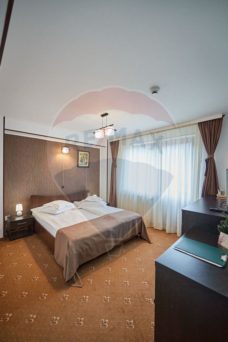 Hotel /Pensiune cu 20 camere de vânzare VALEA PRAHOVEI, AZUGA