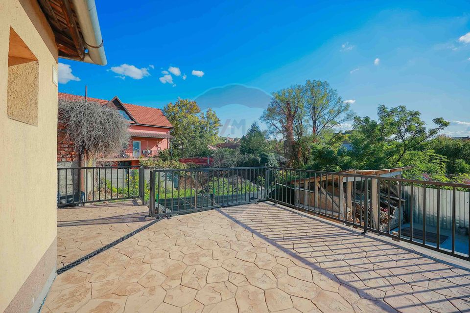 Casă cu 4 camere de vânzare în  zona Dealuri Oradea