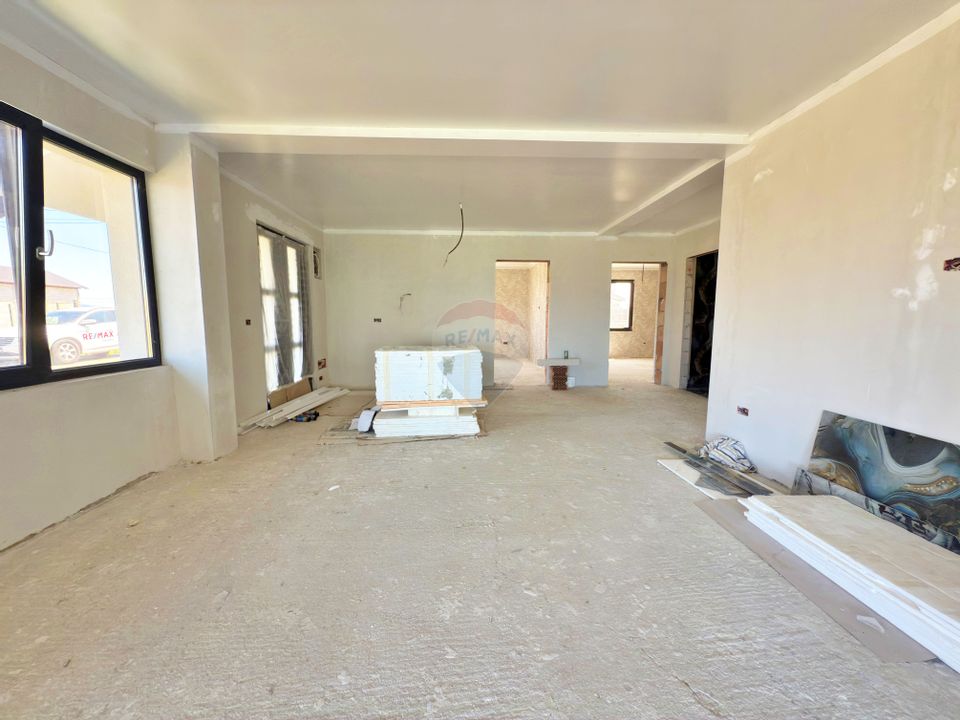 Casă cu 3 camere de vânzare loc. Frumușeni, jud. Arad