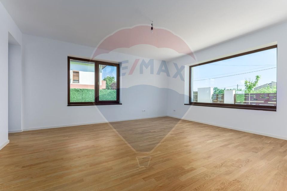 Vilă frumoasa cu 5 camere, 700 mp currte si pompa de caldura - Saftica