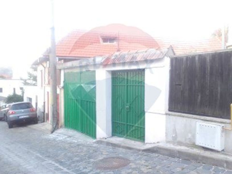 Casa individuală  4 camere de vânzare în zona Schei