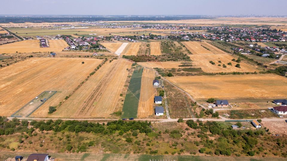 Land 2,945sqm Sabareni / Strada sondei