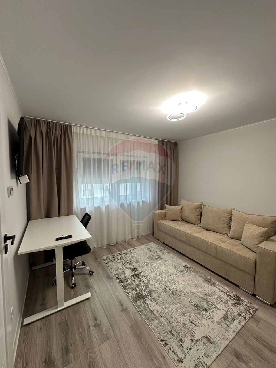 CASA DE LUX  4 CAMERE DE INCHIRIAT SELIMBAR