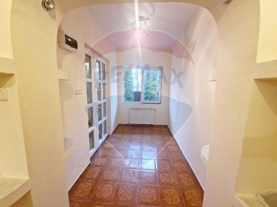 8 room House / Villa for rent, 1 Mai area