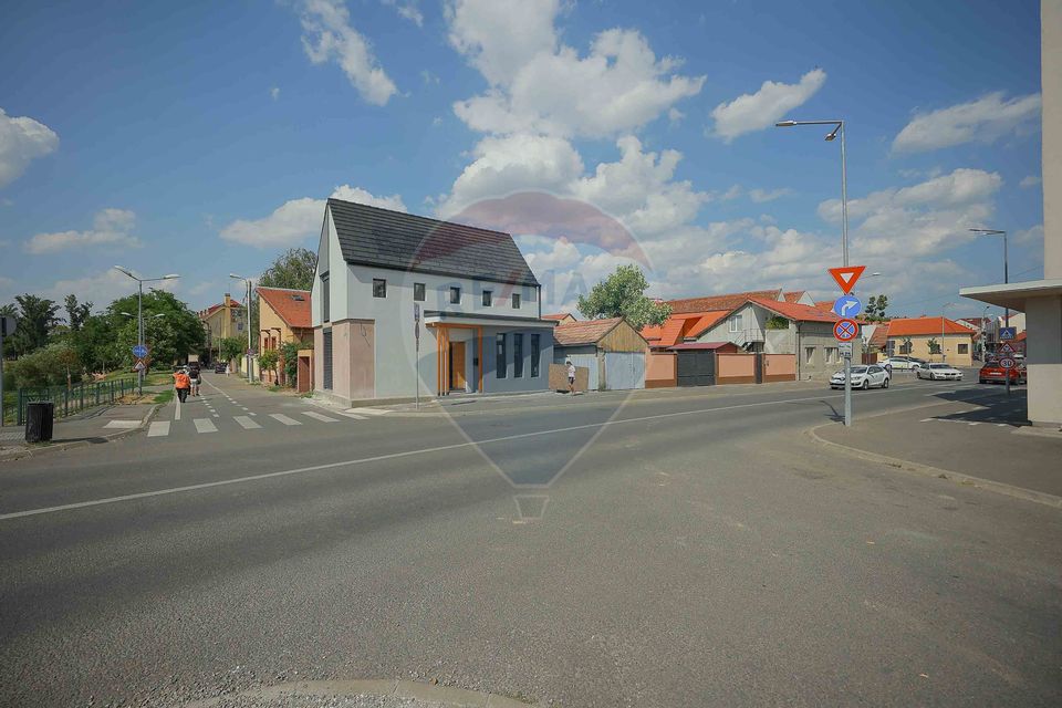 De vânzare Apartament cu 4 camere, lângă Podul Centenarului